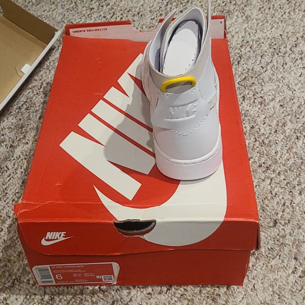 sneakers - Picture 3 of 5